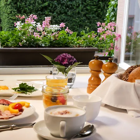 Goldener Adler - & 3*