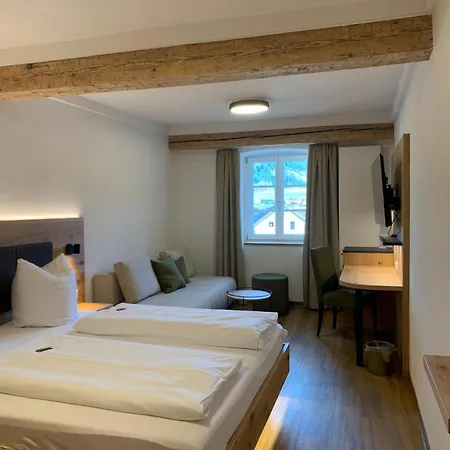 Goldener Adler - & 3*