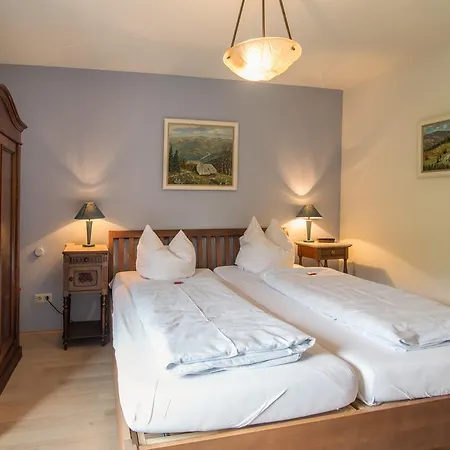 Goldener Adler - & 3*