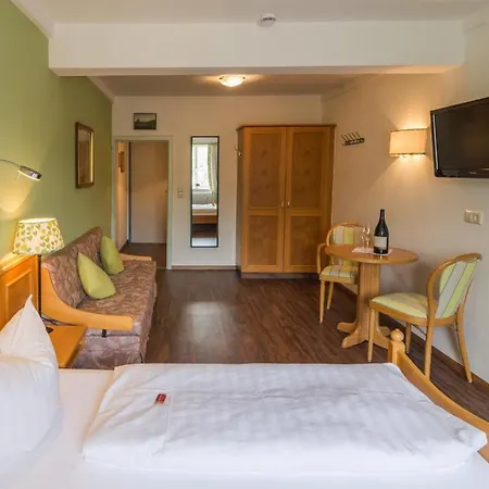 Goldener Adler - & Ξενοδοχείο