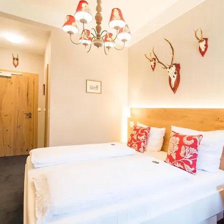 Goldener Adler - & 3*