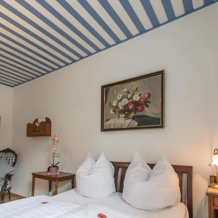 Goldener Adler - & 3*