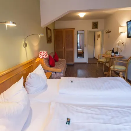 Goldener Adler - & 3*