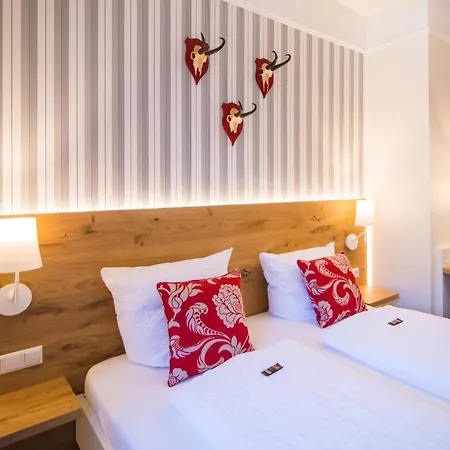 Otel Goldener Adler - &